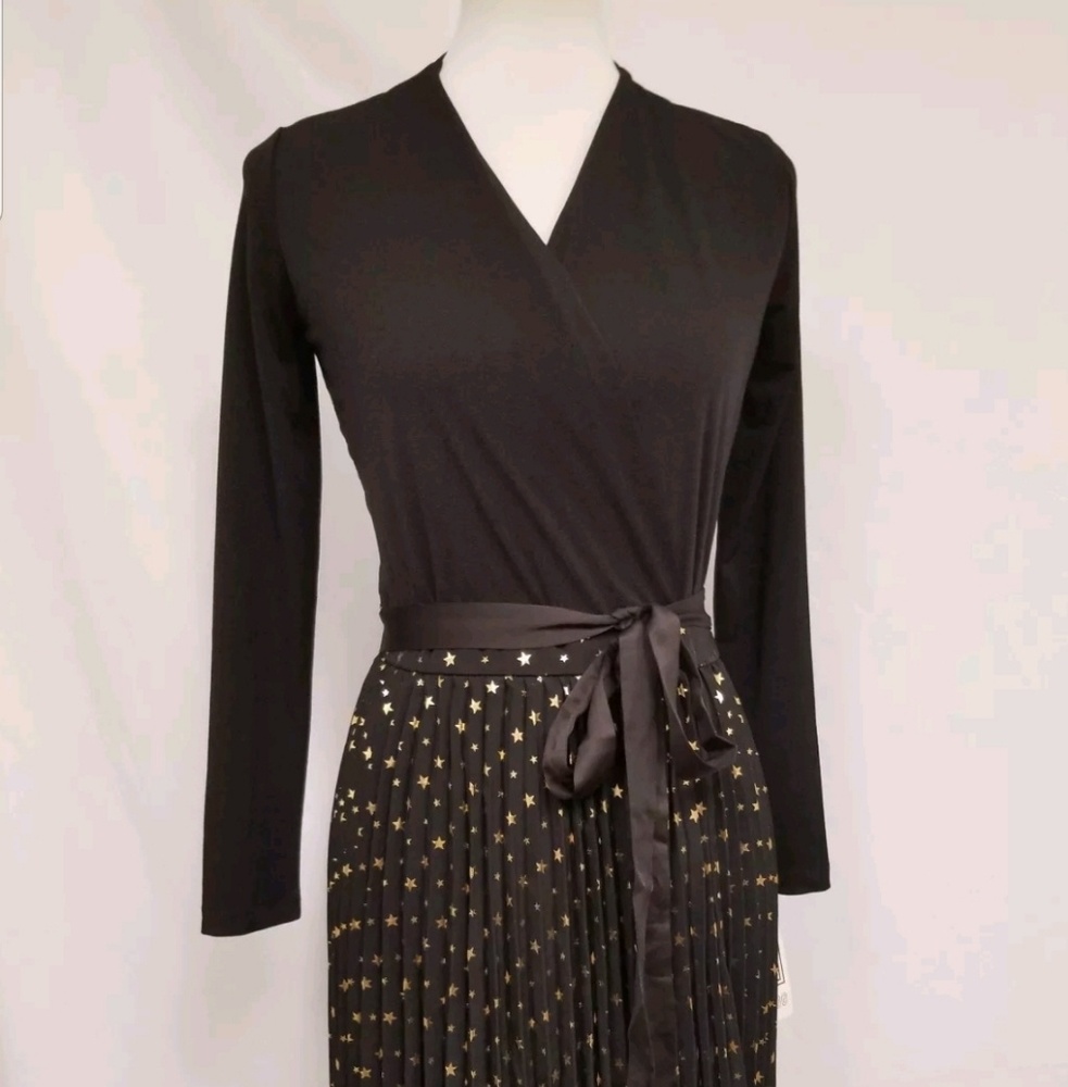 Lularoe Deanne Wrap Dress with gold stars